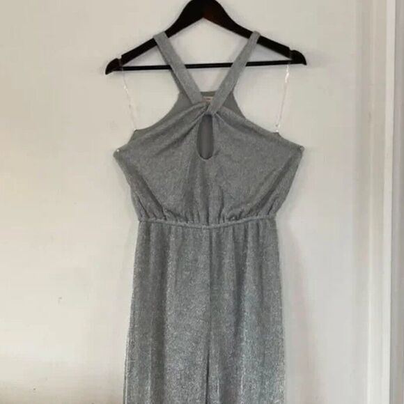 NWOT Womens Silver Metallic Jumpsuit with Keyhole Front and Cross Back Design - Picture 10 of 10
